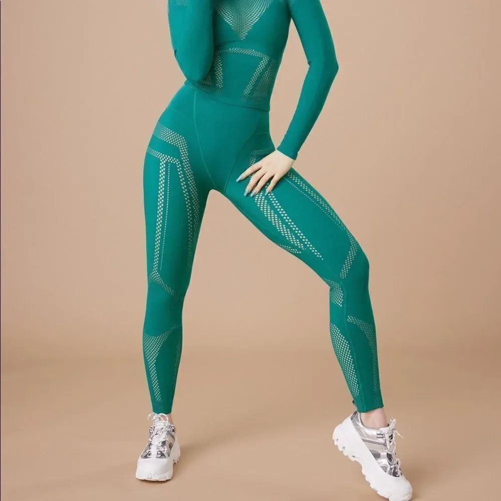 ✨ High-Waisted SculptKnit® Legging✨